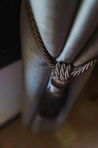 a close up of a black leather chair at Logement Onze Chambres & Gîtes in Raissac-dʼAude