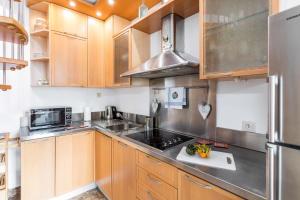 Kuchnia lub aneks kuchenny w obiekcie Rent like home - Za Cieszynianką 5