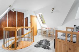 Łóżko lub łóżka w pokoju w obiekcie Rent like home - Za Cieszynianką 5