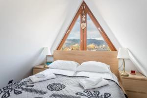 Łóżko lub łóżka w pokoju w obiekcie Rent like home - Za Cieszynianką 5