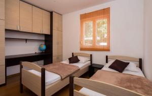Postel nebo postele na pokoji v ubytování Apartment Azzura + 18 fotografií