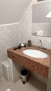 A bathroom at Klára-Háza Vendégház