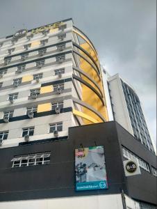 un edificio alto con un cartel en el costado en B&B HOTEL Rio de Janeiro Norte en Río de Janeiro