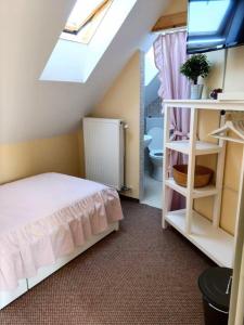A bed or beds in a room at Klára-Háza Vendégház