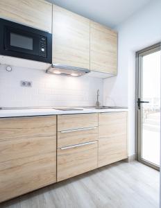 Kuchyňa alebo kuchynka v ubytovaní Etti Paradise Suite Mediterraneo
