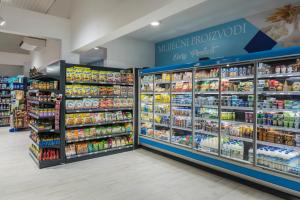 度假园内部或周边的超市或其他商店