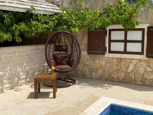 Bazén v ubytování Holiday Home Cerim nebo v jeho okolí