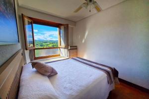 A bed or beds in a room at Apartamento San Marcos by SanSe Holidays