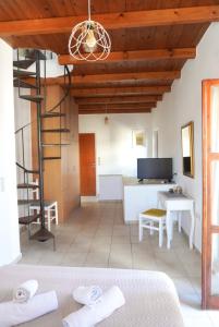 A television and/or entertainment centre at Agapi Holiday Home