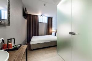 Postel nebo postele na pokoji v ubytování Melrose Hotel