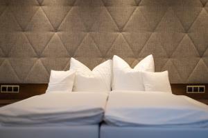 Voodi või voodid majutusasutuse Strass - Sport & Spa Hotel toas