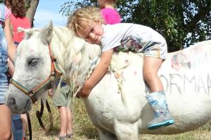 Saint-Didier-sur-ArrouxにあるChalet l 'Hirondelle Le Petit Montperrouxのギャラリーの写真 +9枚の写真