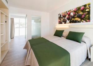 Postel nebo postele na pokoji v ubytování Hostal Marí