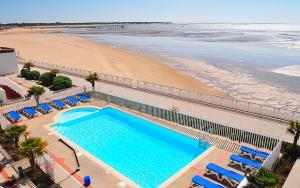 an overhead view of a swimming pool and the beach at Vacancéole - Résidence de L'Océan in La Tranche-sur-Mer