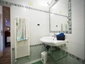 a bathroom with a sink and a mirror at DIMORA DEL CARMINE ACQUARIO - GENOVABNB it in Genova +21 photos