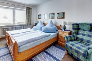 a bedroom with a bed and a couch and a chair at Ferienwohnungen Fendt in Bischofswiesen
