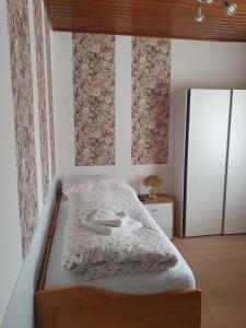 Säng eller sängar i ett rum på Gasthaus Blunzenwirt