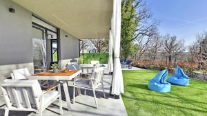 Vonkajšia záhrada v ubytovaní Villa Barcolana