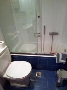 Koupelna v ubytování Boliari house