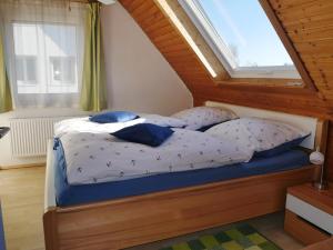 
Ein Bett oder Betten in einem Zimmer der Unterkunft Haus Josefine
