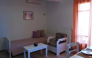 Posedenie v ubytovaní Ikos Studios and Apartments