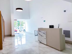 Lobbyn eller receptionsområdet på Arejado com Localização Estratégica e Varandão - 203