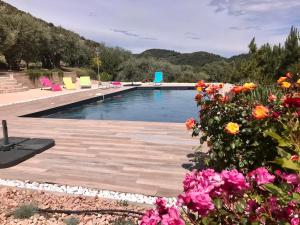 Bazén v ubytovaní Luxury air-con Villa, heated pool, stunning views, nearby a lively village alebo v jeho blízkosti