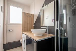 Ένα μπάνιο στο 50m de la plage - Appart pour 4 - Balcon