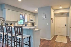Resort-Style Condo with Grill Less Than 3 Mi to Lake!