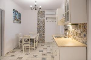 Kuchyň nebo kuchyňský kout v ubytování Jázmin Apartman