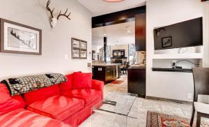 Kuchyň nebo kuchyňský kout v ubytování 2030 Meadow Brook Lane Unit A