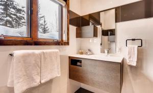 Kuchyň nebo kuchyňský kout v ubytování 2030 Meadow Brook Lane Unit A
