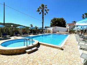 Бассейн в Residence Palm Garden или поблизости