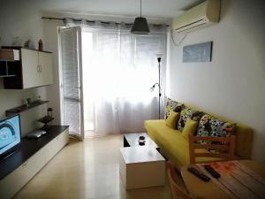 Televisyen dan/atau pusat hiburan di Apartment Lili