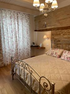 A bed or beds in a room at AFFITTACAMERE LA VOLPE