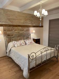 A bed or beds in a room at AFFITTACAMERE LA VOLPE