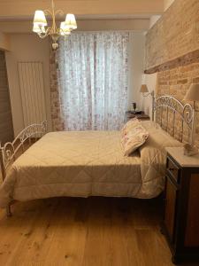 A bed or beds in a room at AFFITTACAMERE LA VOLPE