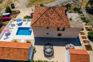 Bazén v ubytování Apartman Ana Marija nebo v jeho okolí