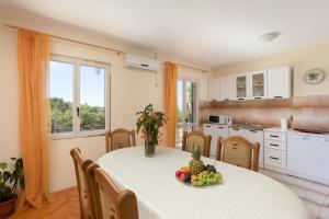 Kuchyň nebo kuchyňský kout v ubytování Apartman Ana Marija
