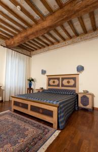 a bedroom with a large bed in a room at Hotel Assisi Parco Dei Cavalieri in Petrignano