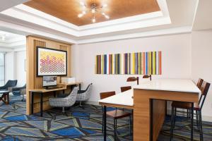 Holiday Inn Express & Suites - Atlanta - Tucker Northlake, an IHG Hotel tesisinde bir oturma alanı