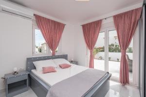 Ένα ή περισσότερα κρεβάτια σε δωμάτιο στο Villa Jana luxury apartments +47 φωτογραφίες