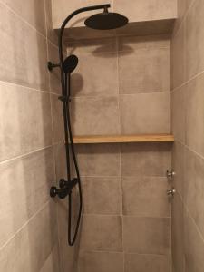 a shower with a black shower head in a bathroom at PENTHOUSE Appartement Bergliebe Sankt Englmar in Sankt Englmar