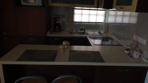 O bucătărie sau chicinetă la Keller Arany Apartmanok