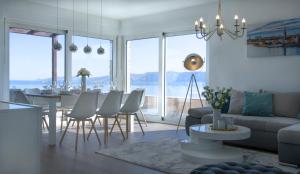 a living room with a table and chairs and a dining room at Apartments King and Queen in Povile