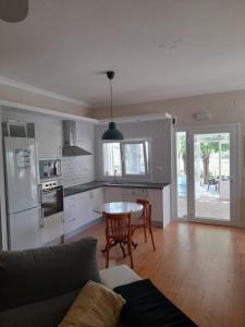 A kitchen or kitchenette at Casa rural La Quinta De Lara