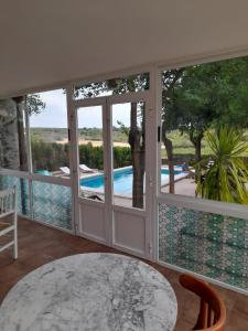 The swimming pool at or close to Casa rural La Quinta De Lara