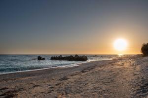 Gallery image of THE HAPPINESS OF VANGELIS in Paralia Vrachou +60 photos