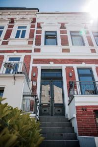 a brick building with a black door and stairs at Domizil in Bremen