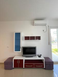 TV a/nebo společenská místnost v ubytování Nimfeum Apartments